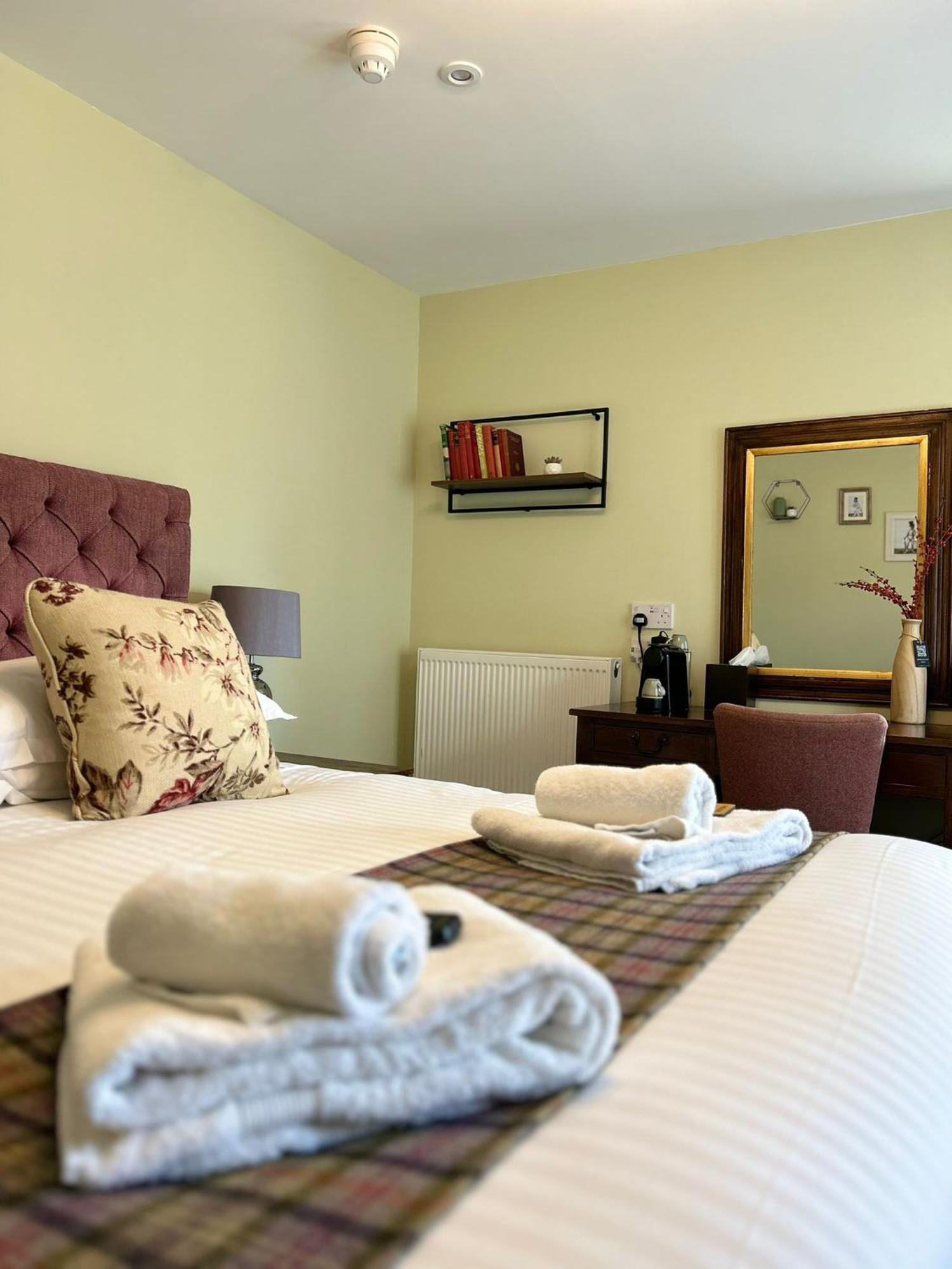 The Thomas Lord Hotel West Meon Екстериор снимка