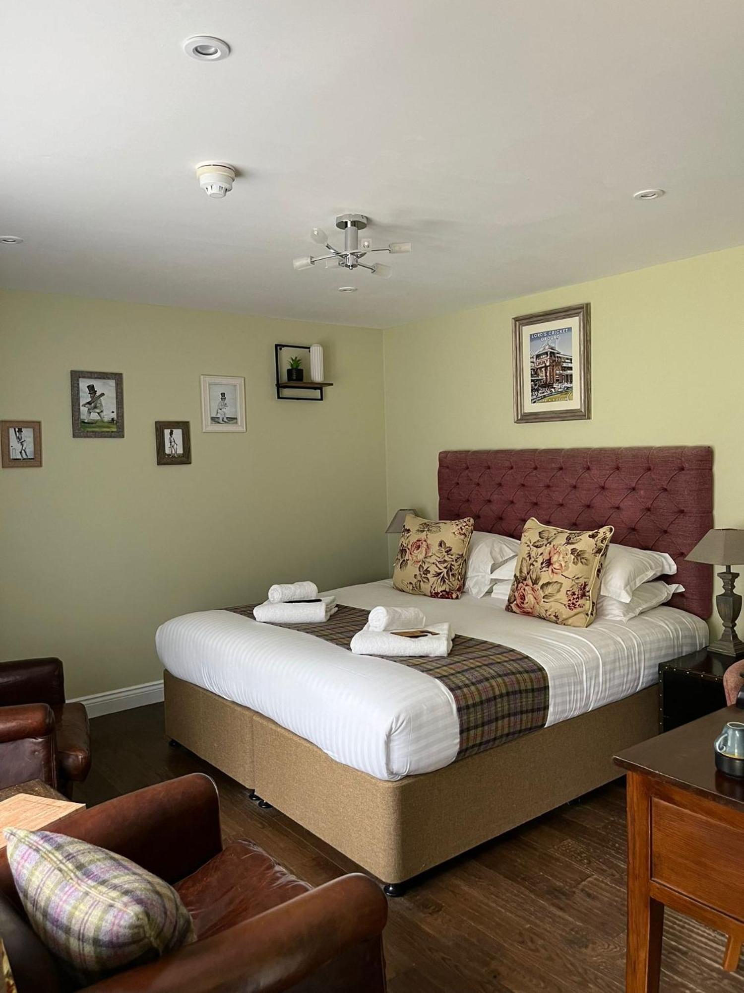 The Thomas Lord Hotel West Meon Екстериор снимка