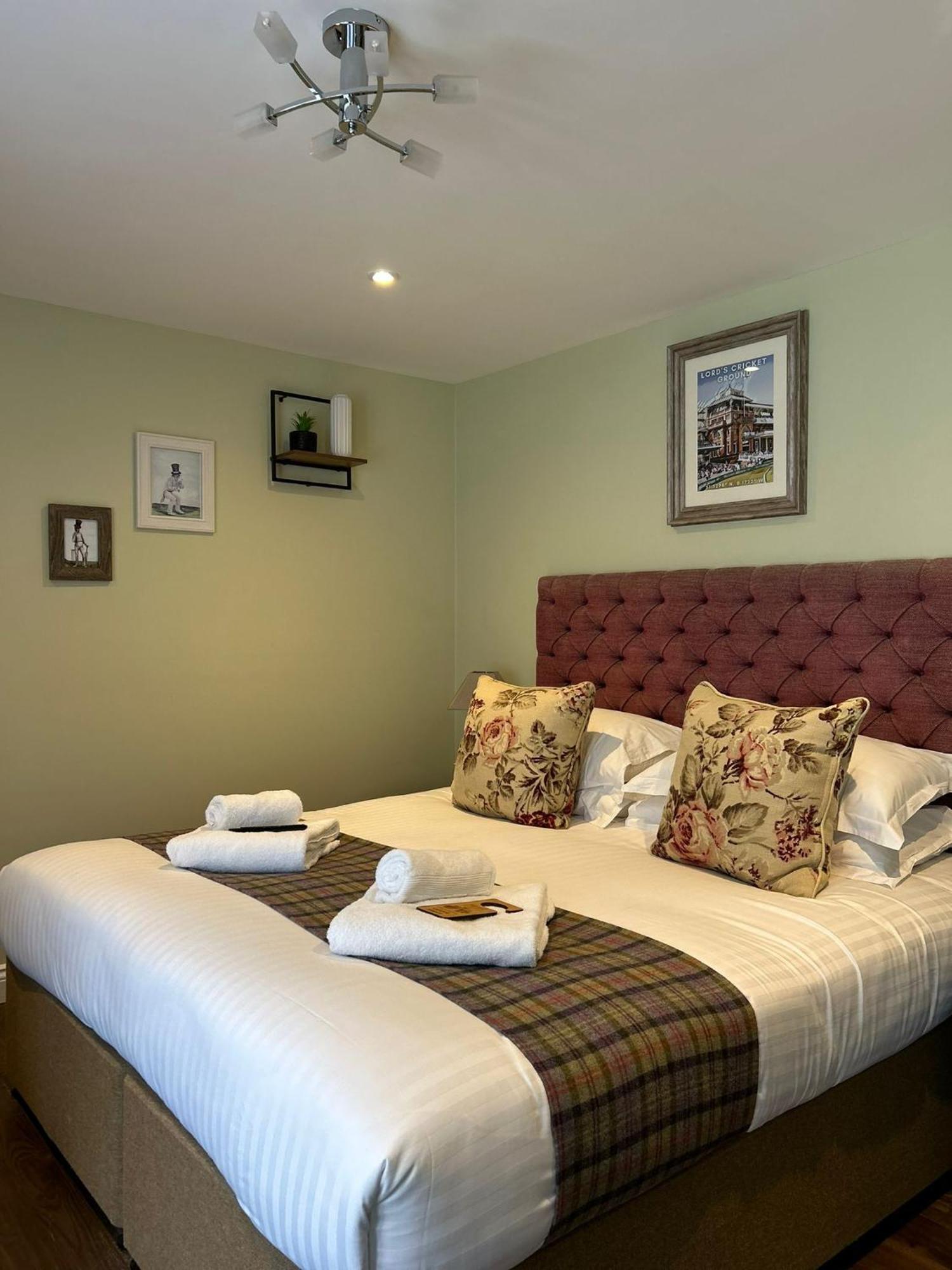 The Thomas Lord Hotel West Meon Екстериор снимка