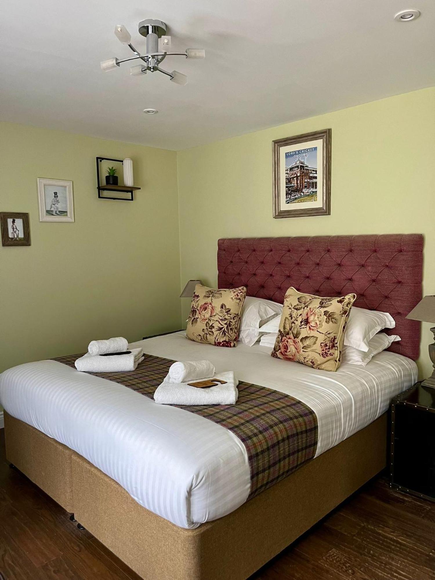 The Thomas Lord Hotel West Meon Екстериор снимка